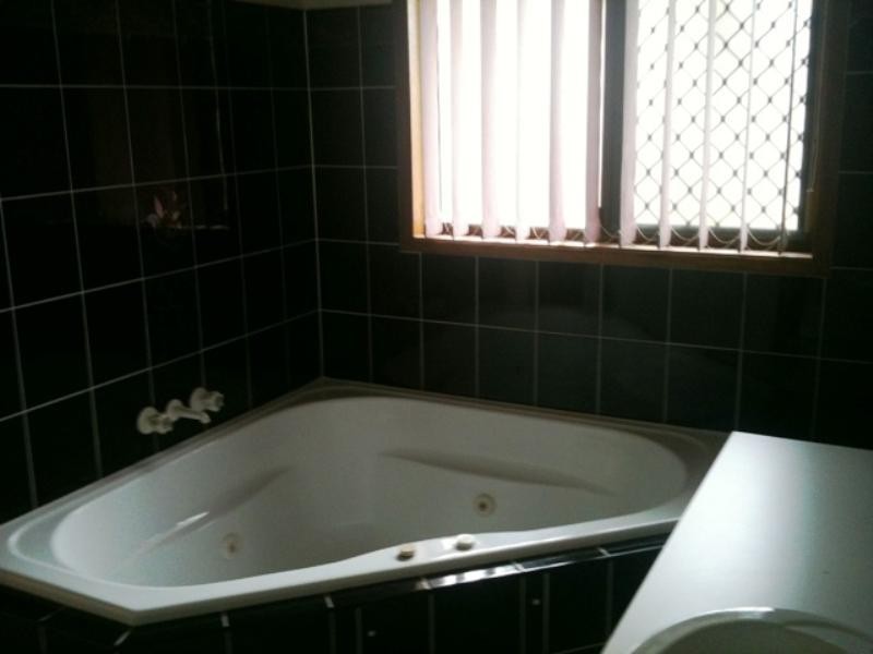 11 Arabian Place, Yamanto QLD 4305