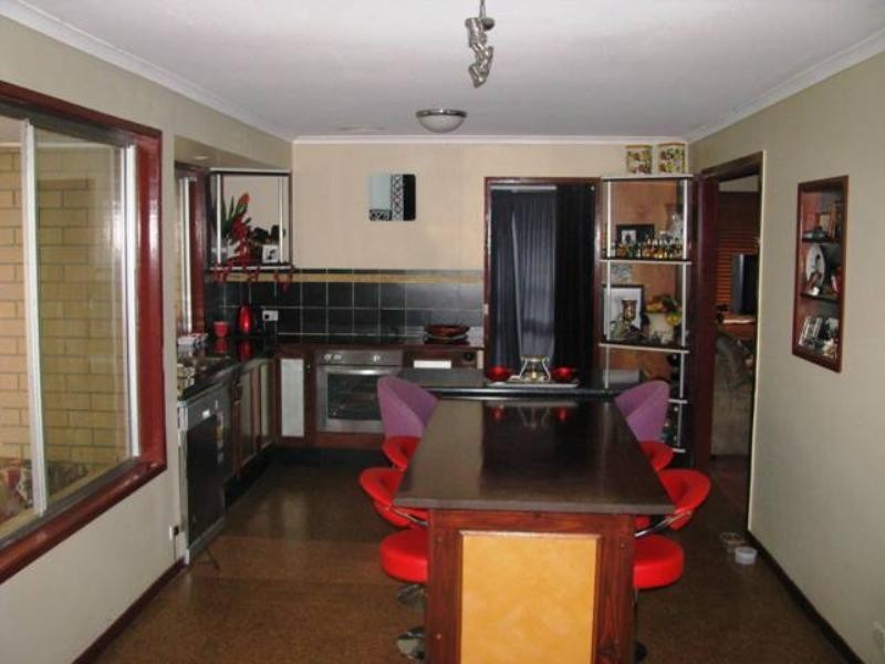 9 Midland Street, Yamanto QLD 4305