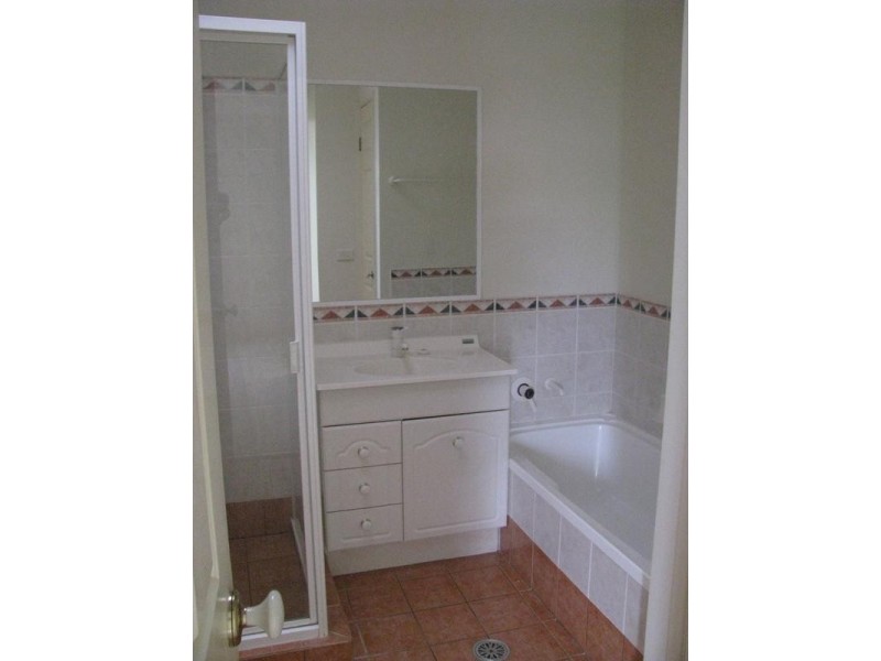 2/22 Christine Street, North Booval QLD 4304