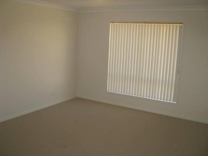 27 Eric Drive, Blackstone QLD 4304