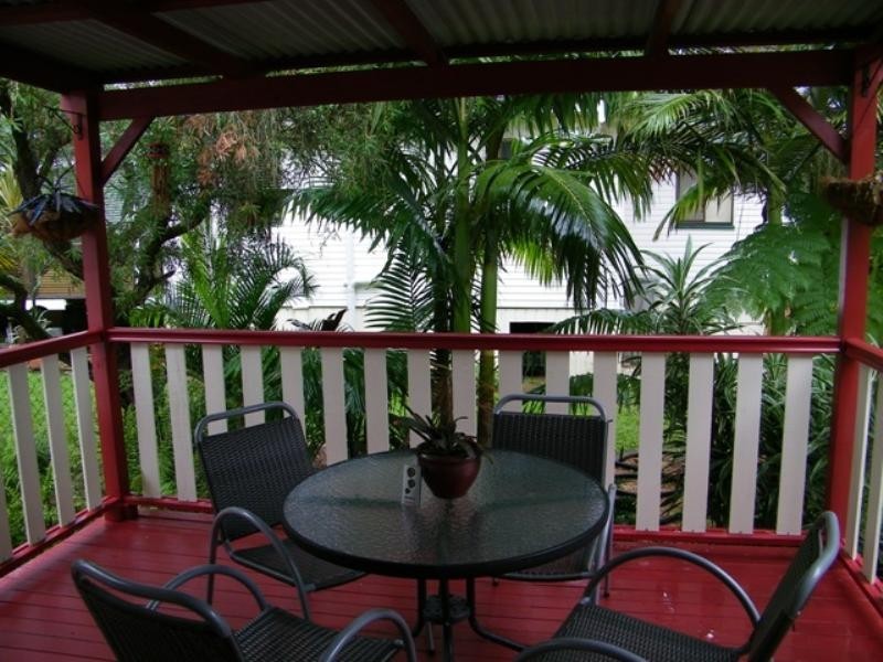 16 Samford Road, Leichhardt QLD 4305