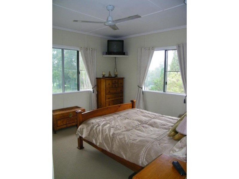16 Samford Road, Leichhardt QLD 4305