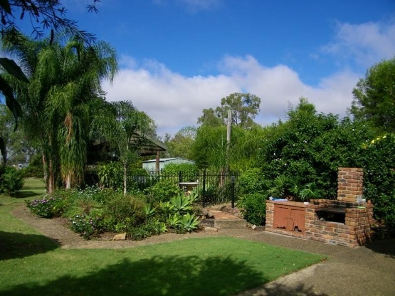 14 Hall Street, Peak Crossing QLD 4306