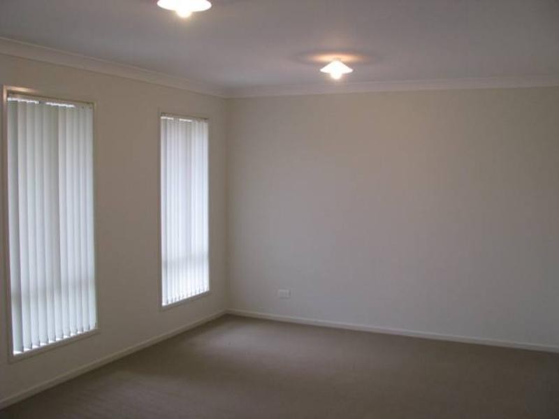 16 Eric Drive, Blackstone QLD 4304