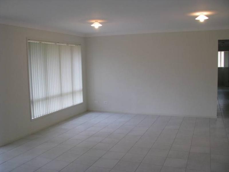 16 Eric Drive, Blackstone QLD 4304