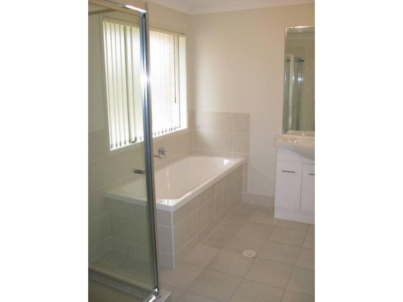 16 Eric Drive, Blackstone QLD 4304