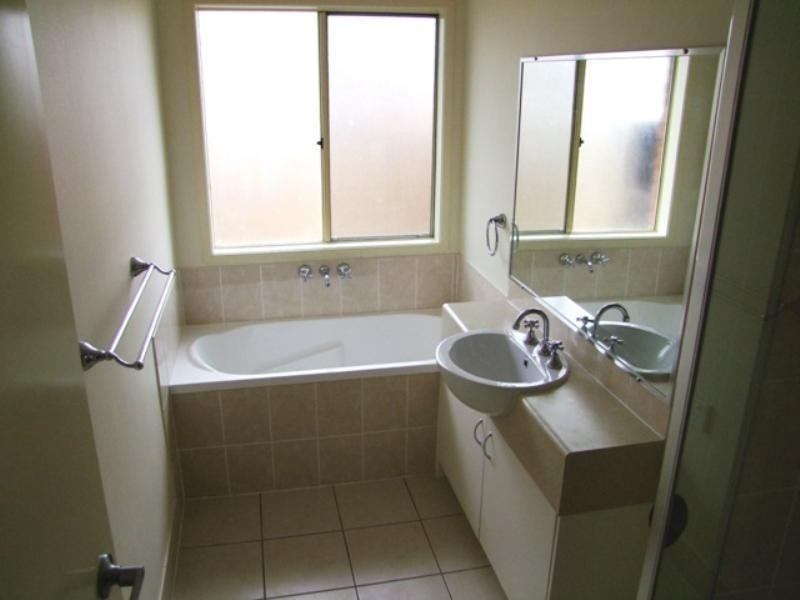 18 Waratah Court, Yamanto QLD 4305