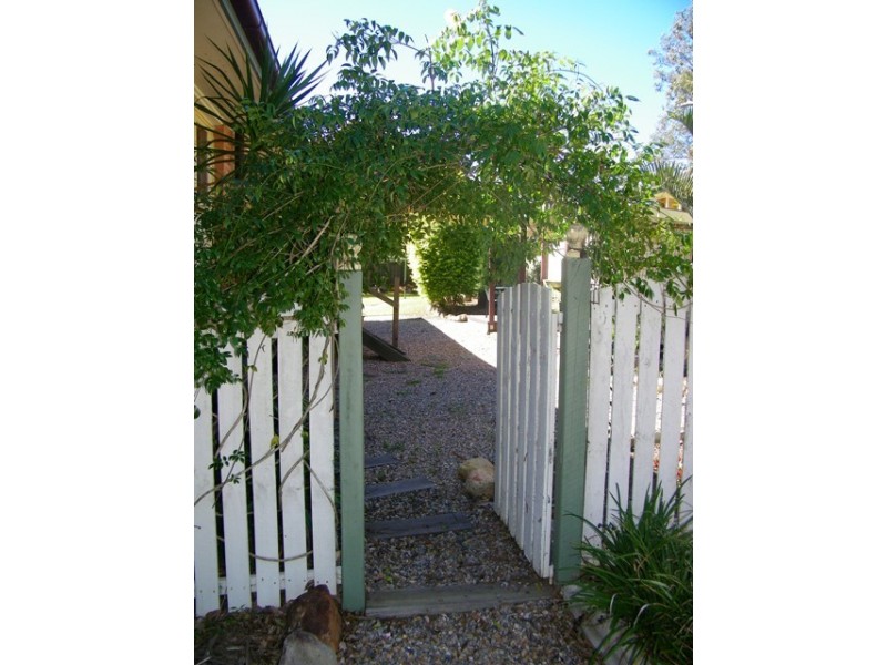 31 Larsen Street, Leichhardt QLD 4305