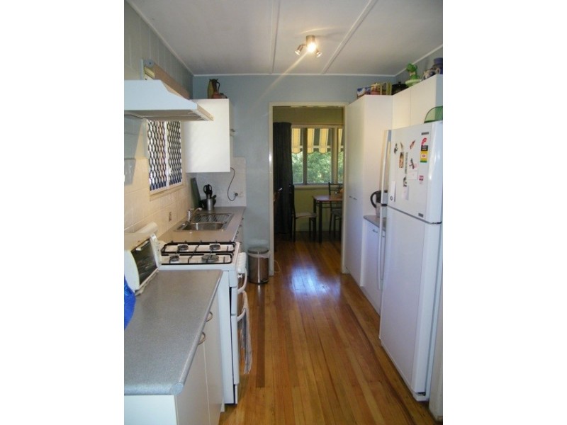 31 Larsen Street, Leichhardt QLD 4305