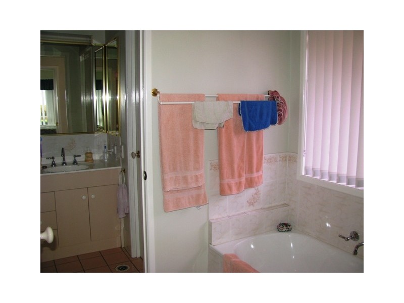 145 Edward Street, Flinders View QLD 4305