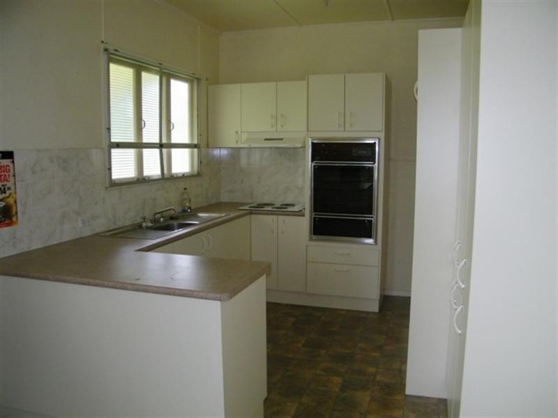24 Leonard Street, Yamanto QLD 4305