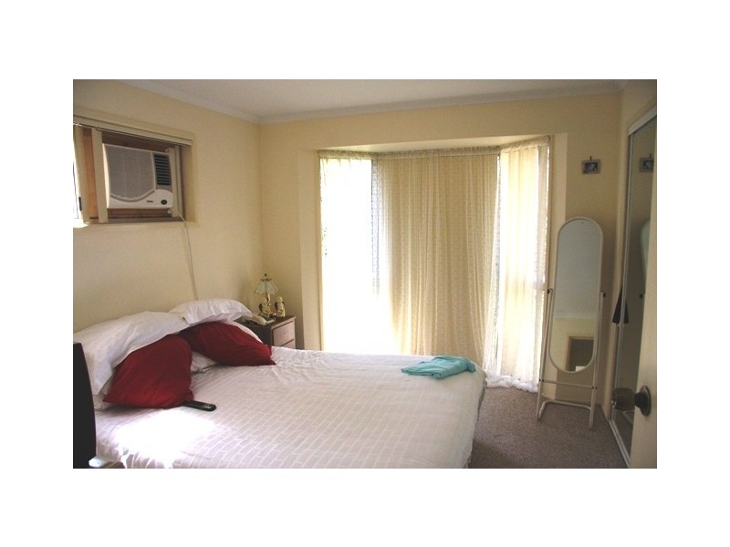 38 Cambridge Street, Silkstone QLD 4304