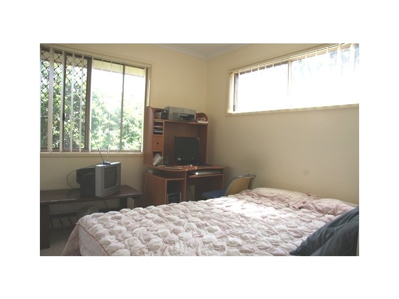 38 Cambridge Street, Silkstone QLD 4304