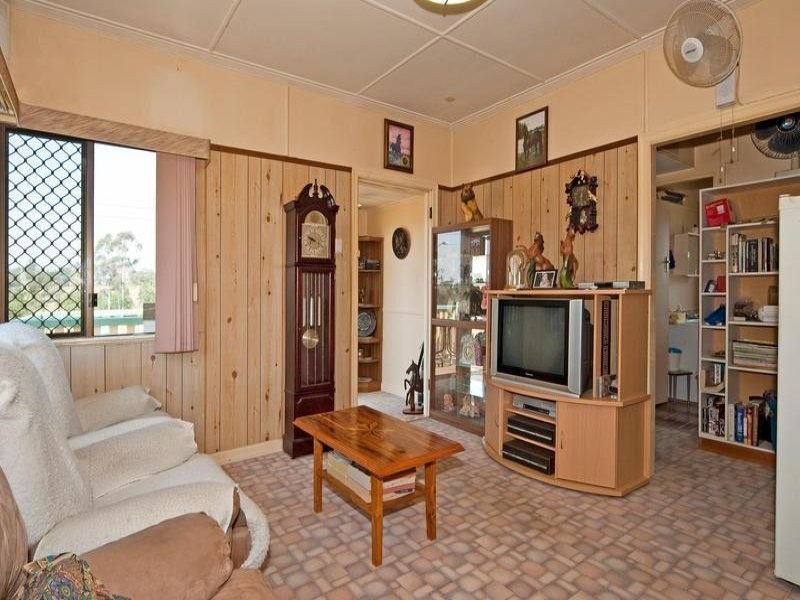 39 Lobb Street, Churchill QLD 4305