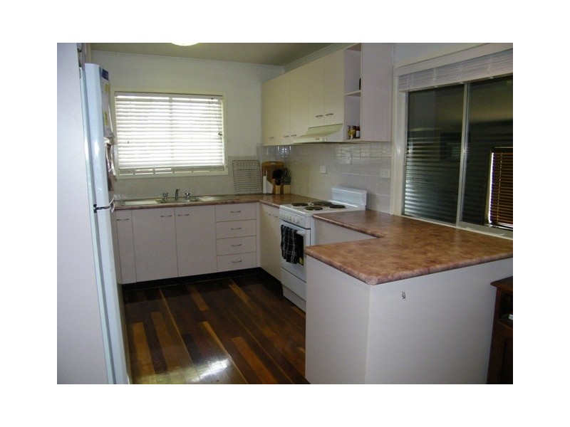 96 Robertson Road, Eastern Heights QLD 4305