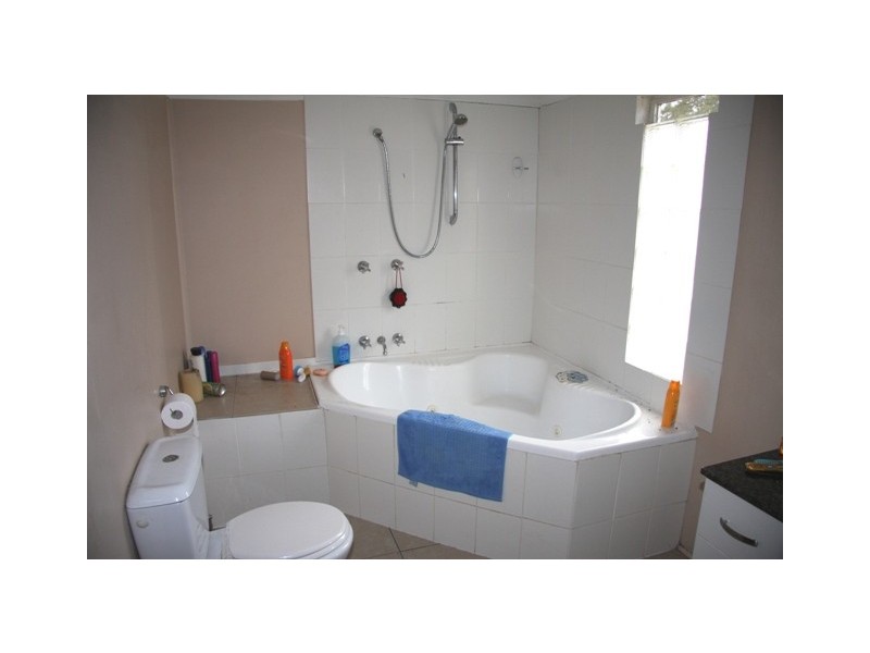 108 Aspinall Street, Leichhardt QLD 4305