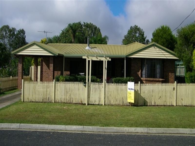 14 Hall Street, Peak Crossing QLD 4306