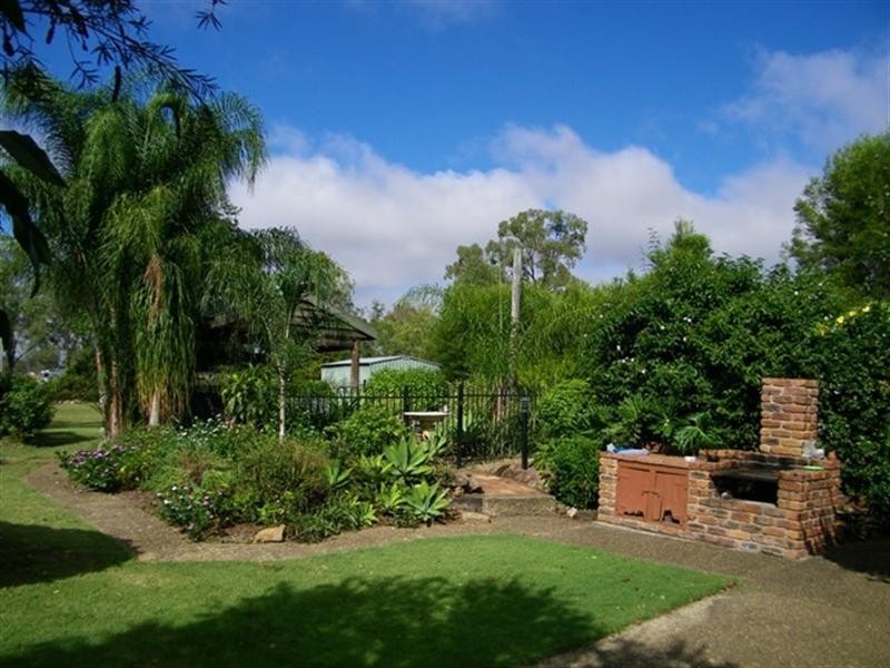 14 Hall Street, Peak Crossing QLD 4306