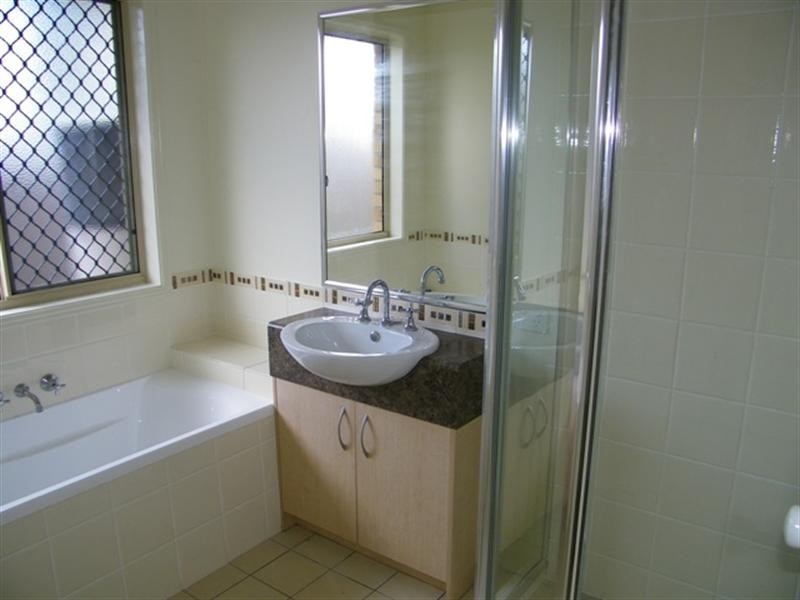 5 Angela Place, Yamanto QLD 4305