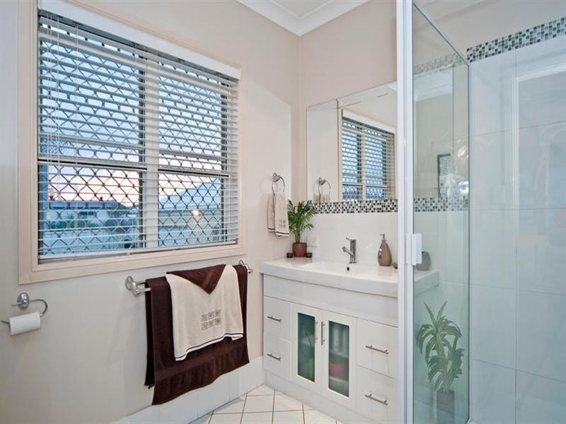 14 St James Place, Flinders View QLD 4305