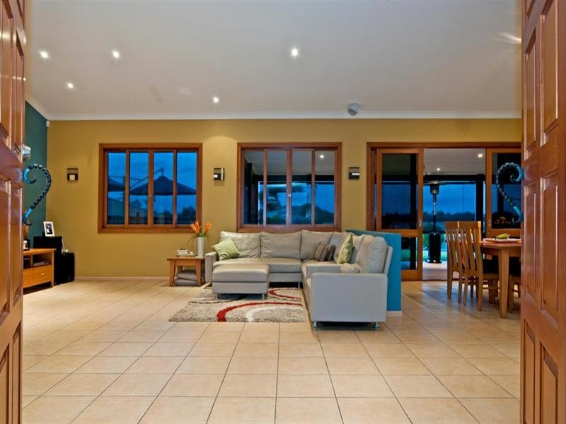 16 Willaroo Close, Flinders View QLD 4305