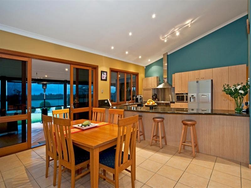 16 Willaroo Close, Flinders View QLD 4305