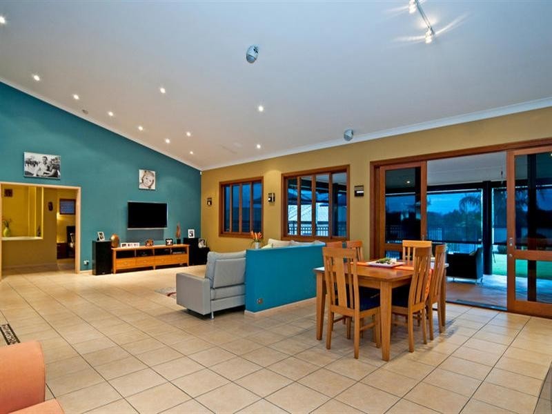 16 Willaroo Close, Flinders View QLD 4305