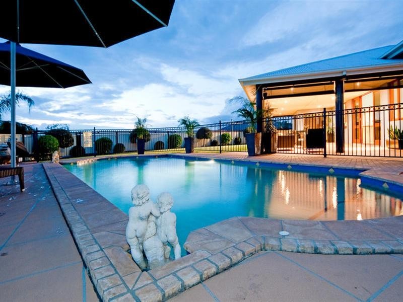 16 Willaroo Close, Flinders View QLD 4305