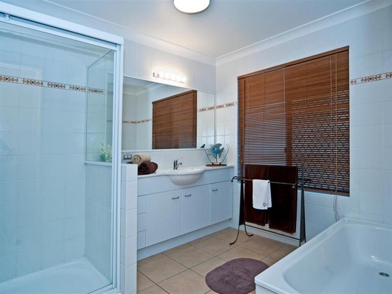 16 Willaroo Close, Flinders View QLD 4305