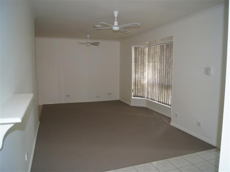 17 Sheppey Place, Yamanto QLD 4305