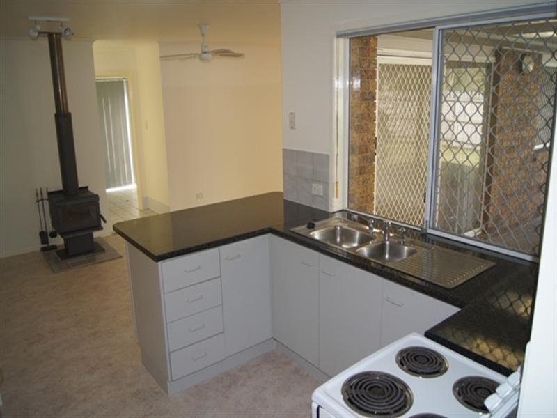 17 Sheppey Place, Yamanto QLD 4305