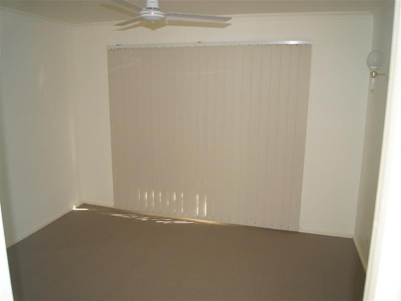 17 Sheppey Place, Yamanto QLD 4305