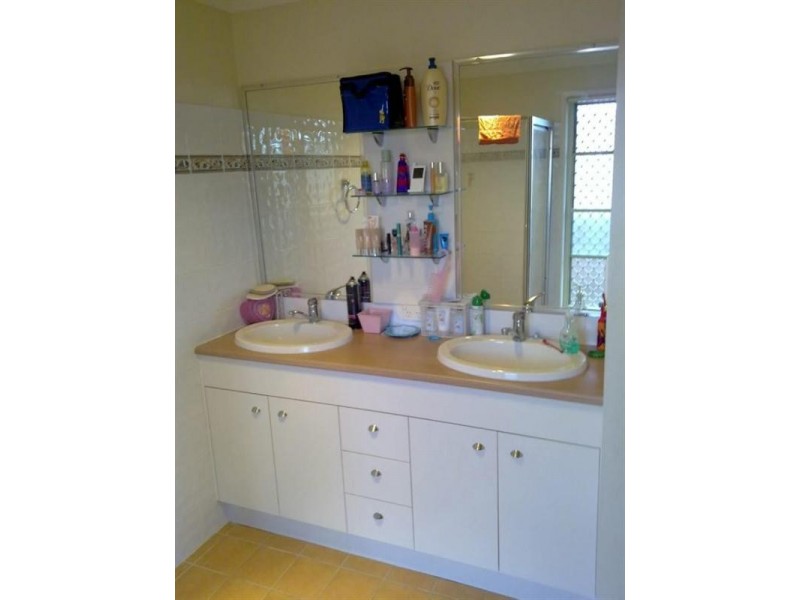 16 Cassinia Place, Flinders View QLD 4305