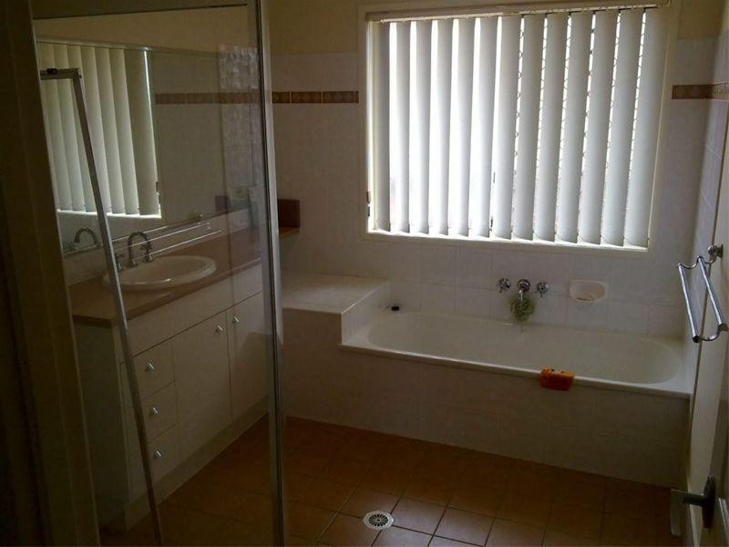 16 Cassinia Place, Flinders View QLD 4305