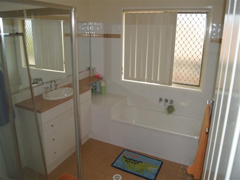 16 Cassinia Place, Flinders View QLD 4305
