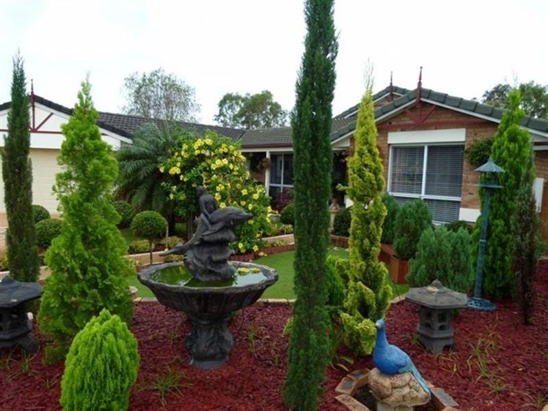 8 Amor Court, Yamanto QLD 4305