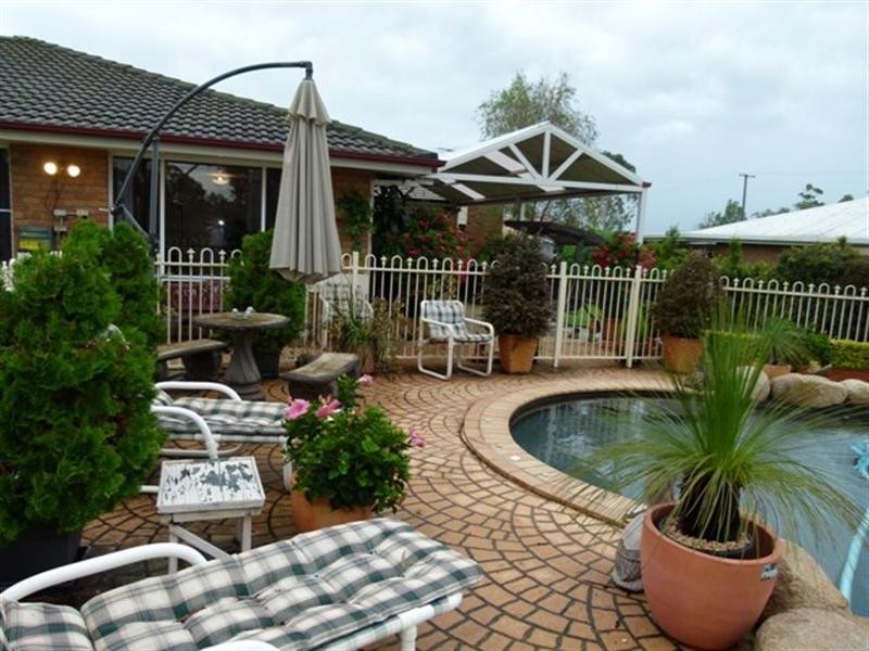 8 Amor Court, Yamanto QLD 4305