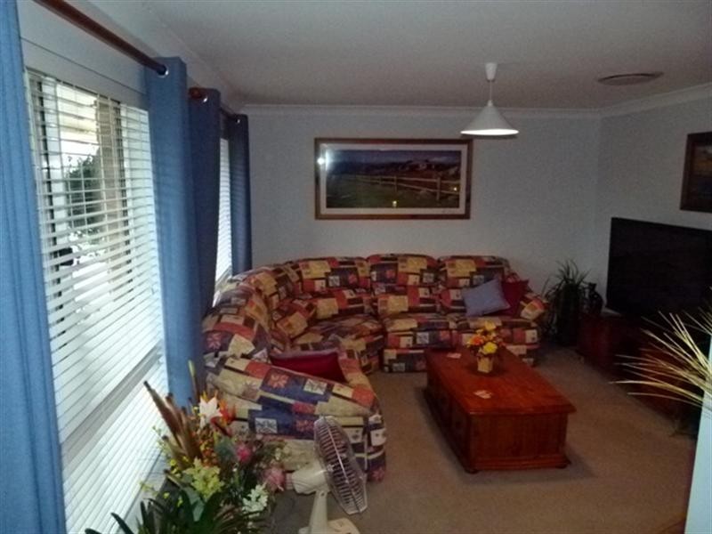 8 Amor Court, Yamanto QLD 4305