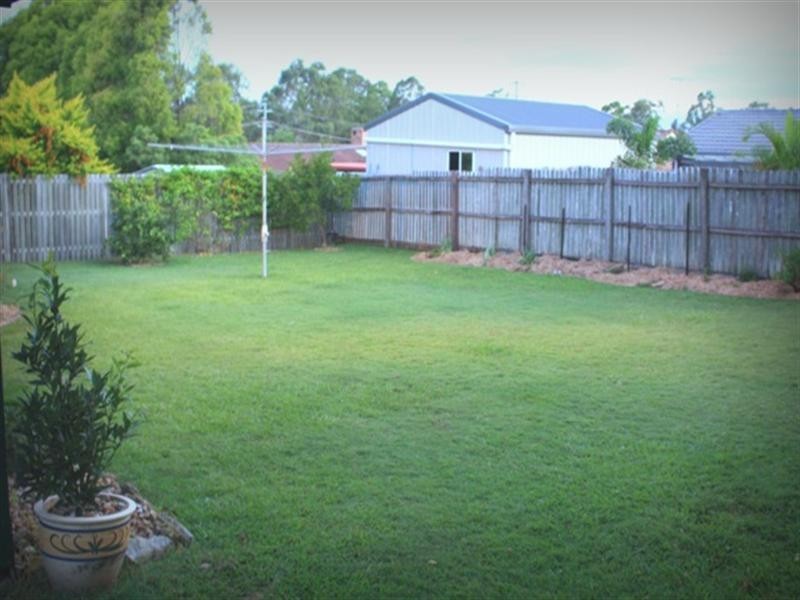 8 Blenheim Crescent, Yamanto QLD 4305
