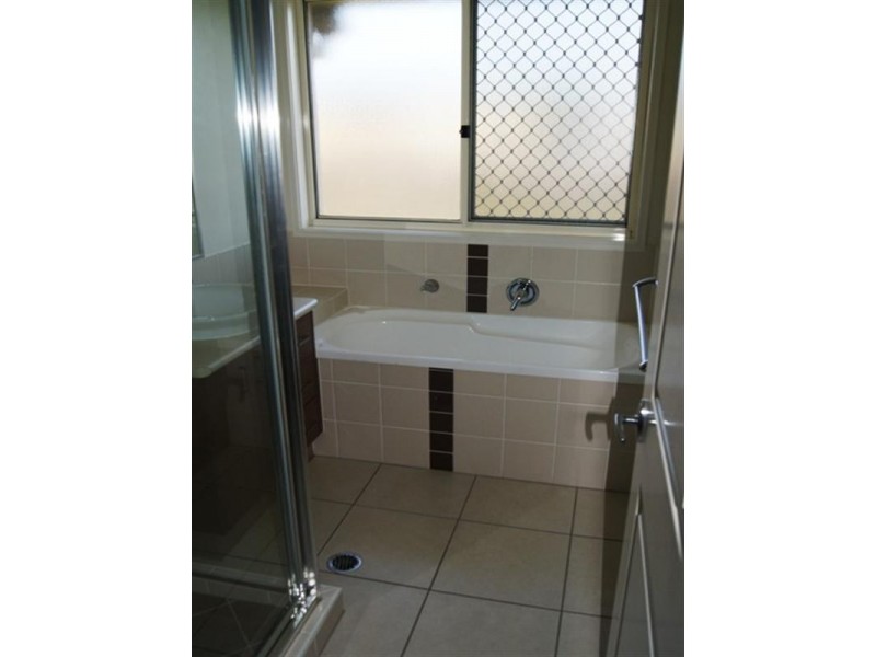 7 Ronayne Circle, One Mile QLD 4305