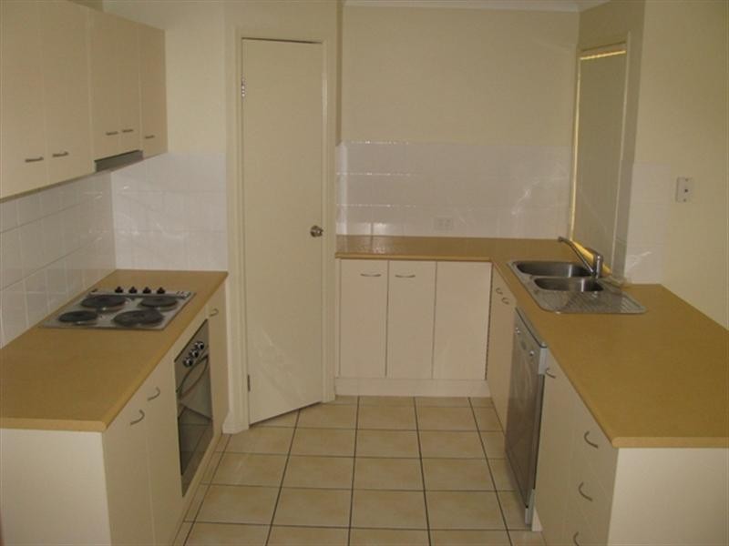 122 Anna Drive, Raceview QLD 4305