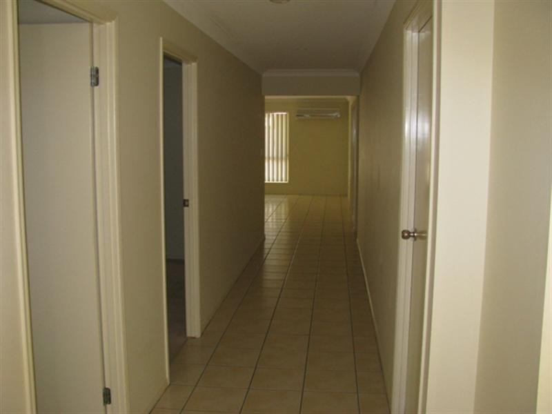 122 Anna Drive, Raceview QLD 4305