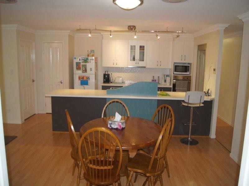 16 Cassinia Place, Flinders View QLD 4305