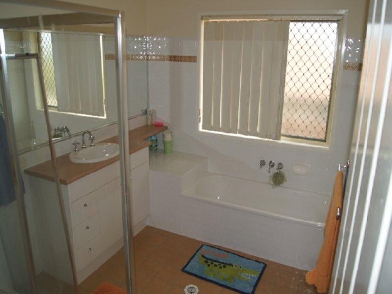 16 Cassinia Place, Flinders View QLD 4305