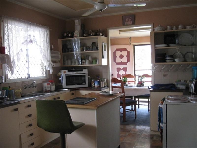110 Robertson Road, Eastern Heights QLD 4305