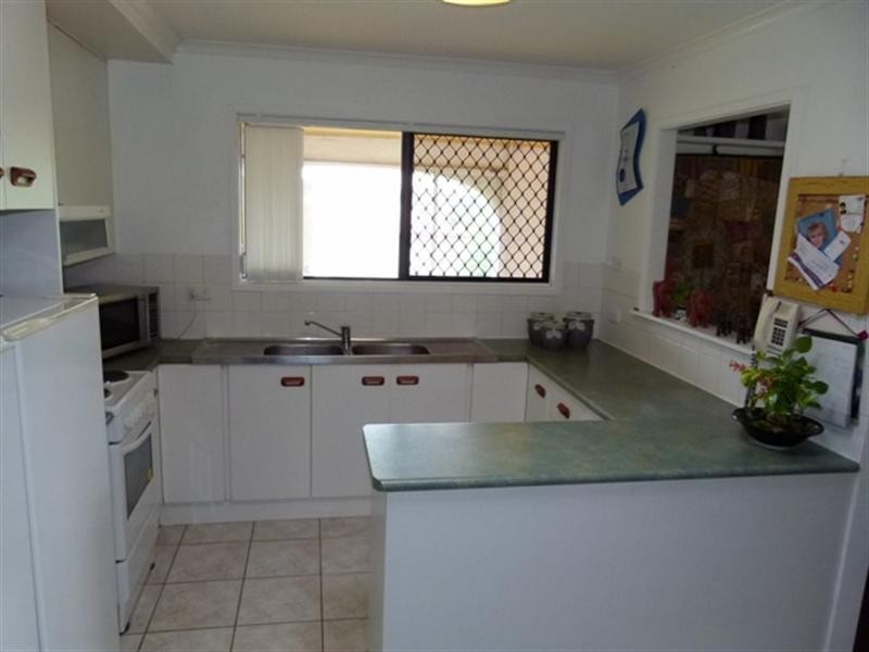 2 Lance Drive, Flinders View QLD 4305