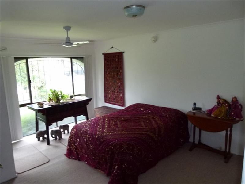 2 Lance Drive, Flinders View QLD 4305