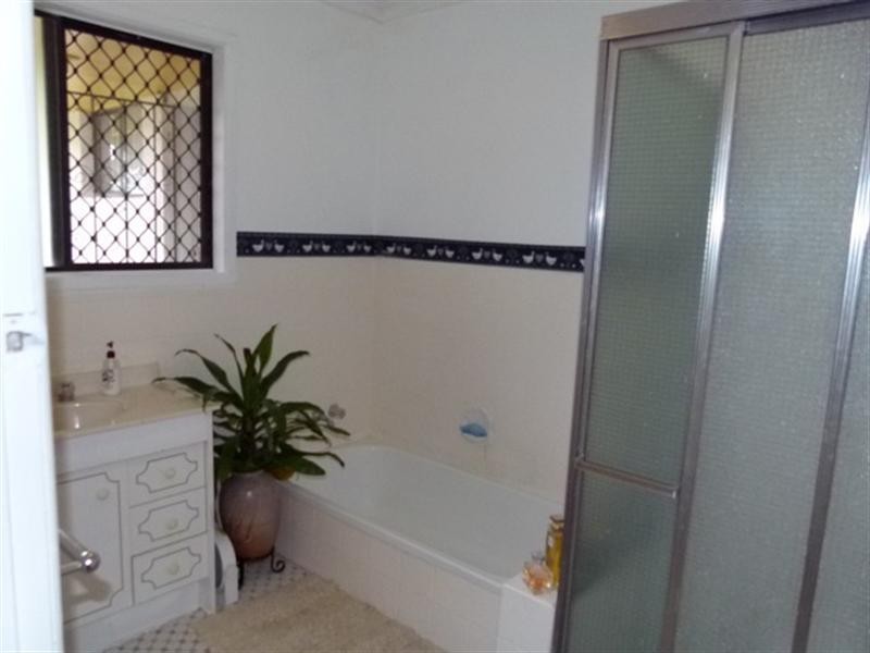 2 Lance Drive, Flinders View QLD 4305