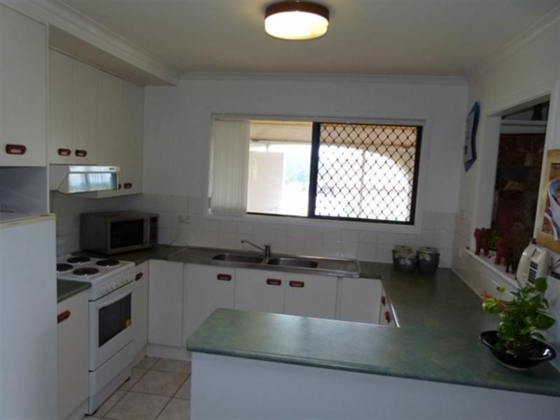 2 Lance Drive, Flinders View QLD 4305