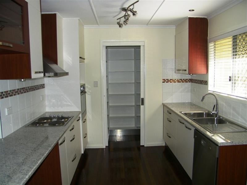 263 Whitehill Road, Raceview QLD 4305